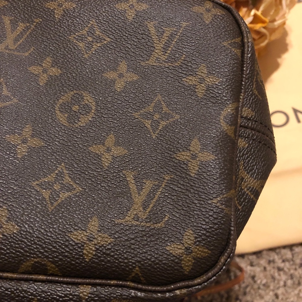 Authentic Louis Vuitton Neverfull MM Bag - Picture 7 of 8